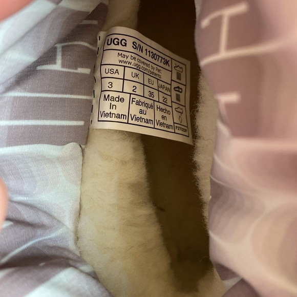 ❄️ UGG Kid Classic Maxi Short sz 3 - Picture 6 of 14